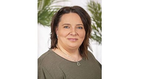 Frau Simone Trost